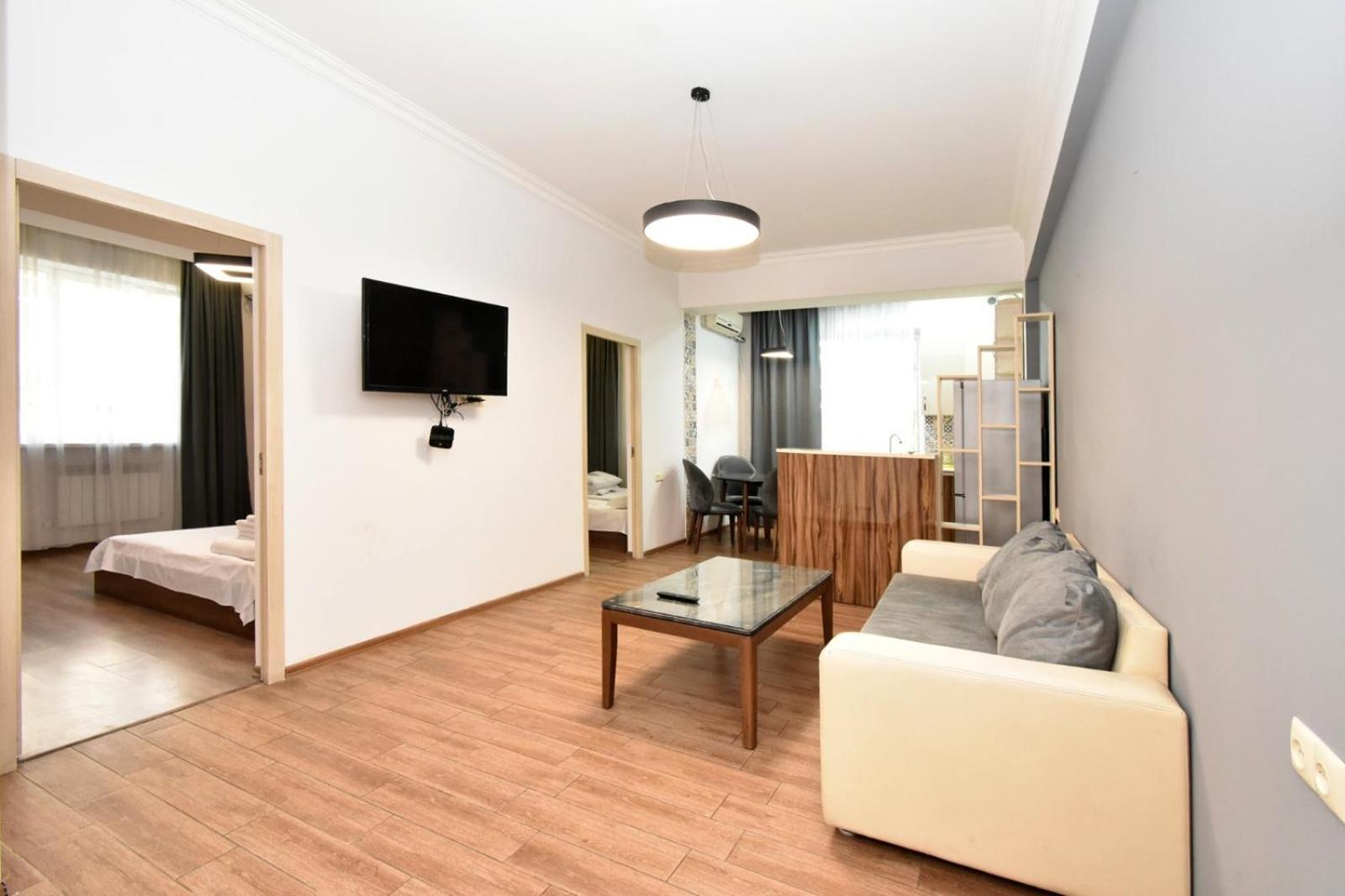 Rent Inn Yerevan On Chaykovski Street Екстериор снимка